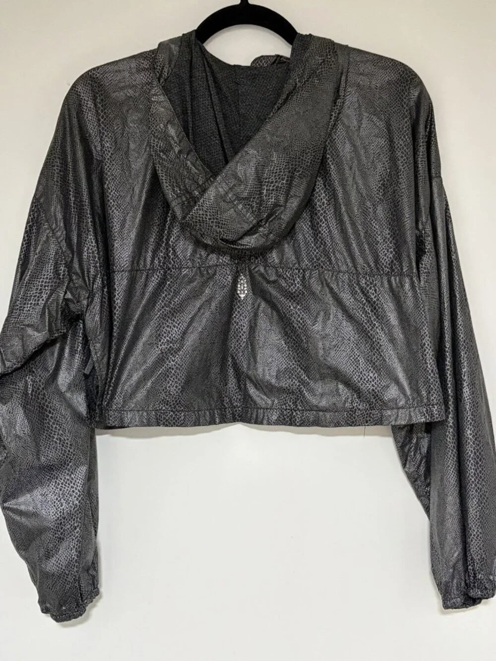 Free People Movement Cropped Windbreaker Snake Print Hoodie Anorak Size XS